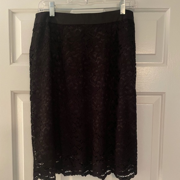 Black lace skirt - Picture 5 of 6